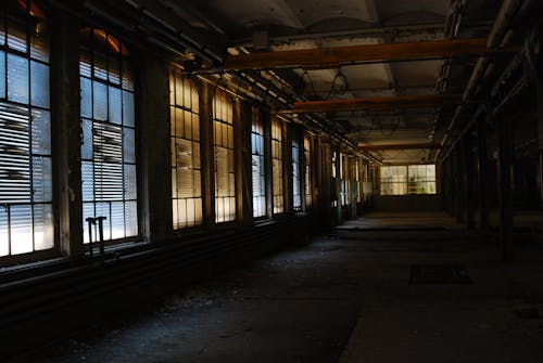Alte Fabrikhalle, Fensterfront