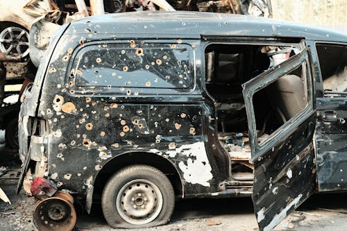 Darmowe zdjęcie z galerii z czarny samochód, furgonetka, opuszczony