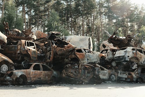 Foto profissional grátis de abandonado, arrasado, automóveis