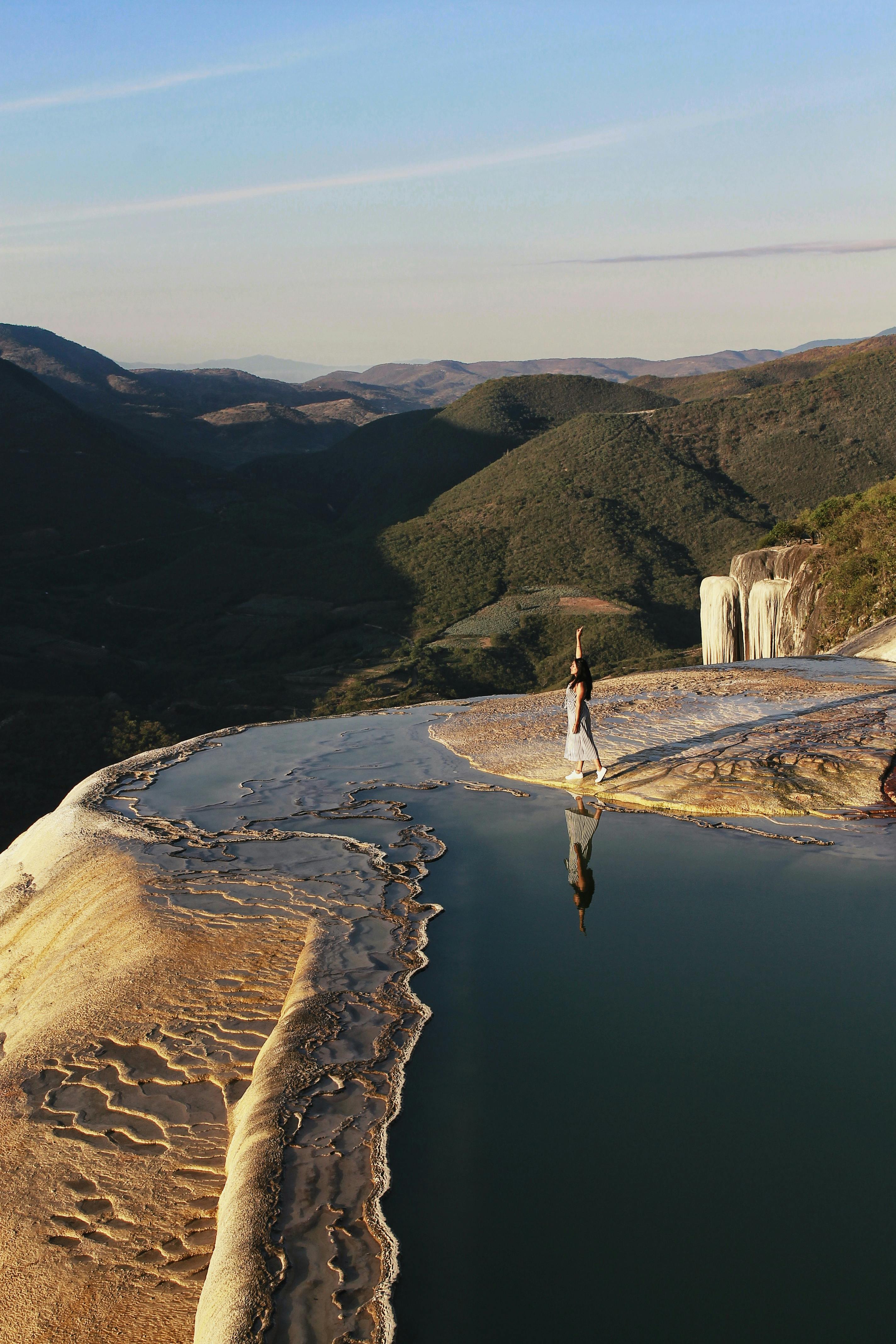 <b>Menjelajahi Pegunungan dan Air Terjun yang Mempesona</b>