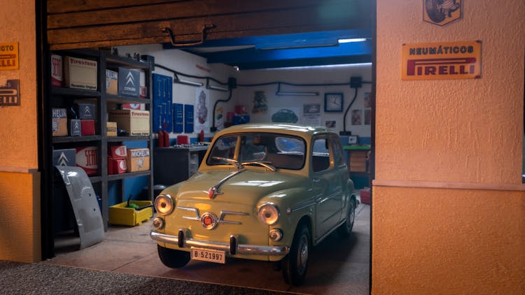 SEAT 600 In Garage