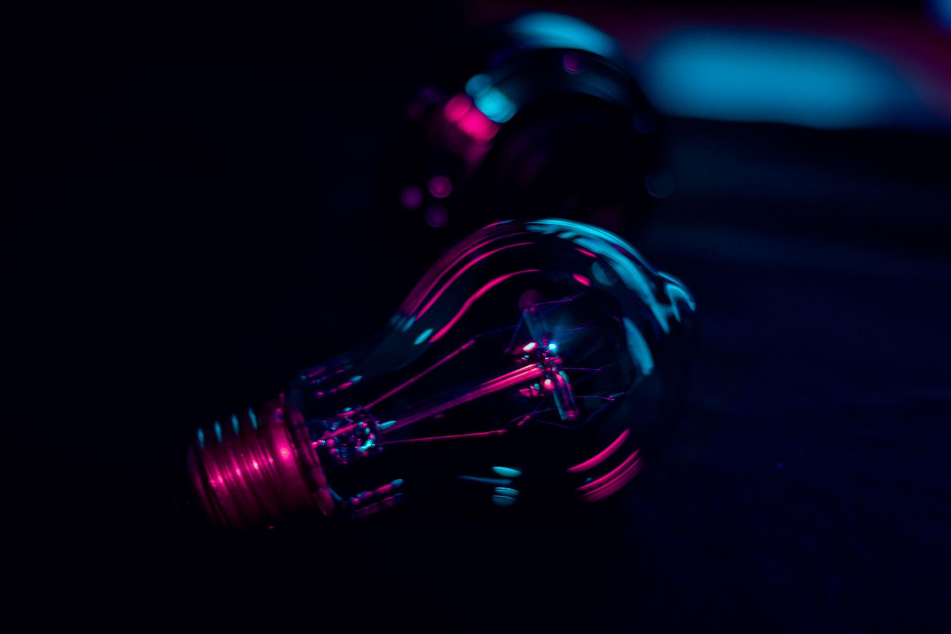 Disruptive Technology and Innovation: How AI is Revolutionizing Industries