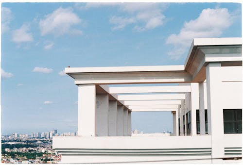 Immagine gratuita di balcone, edificio, struttura in cemento