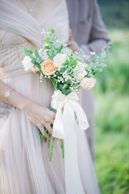 Kostnadsfri bild av blommor, bröllop, bröllopsklänning