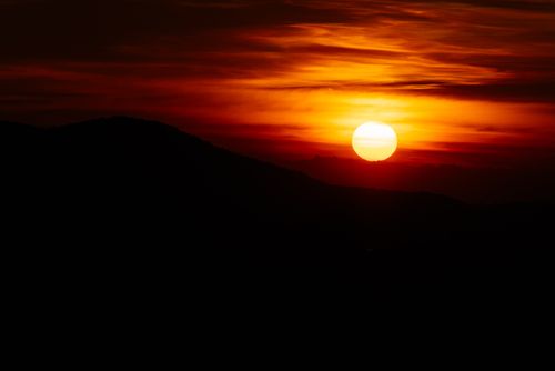 Free Captivating sunset with vibrant colors over Dalat mountains, creating a stunning silhouette. Stock Photo