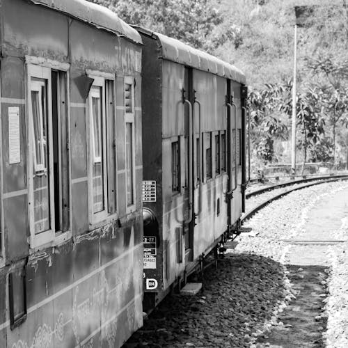 그레이스케일, 기차, 블랙 앤 화이트의 무료 스톡 사진