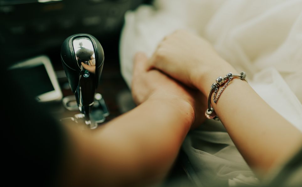 Online dating: starting a conversation on a niche platform