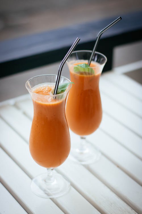 Fotografia Com Foco Seletivo De Duas Bebidas De Laranja