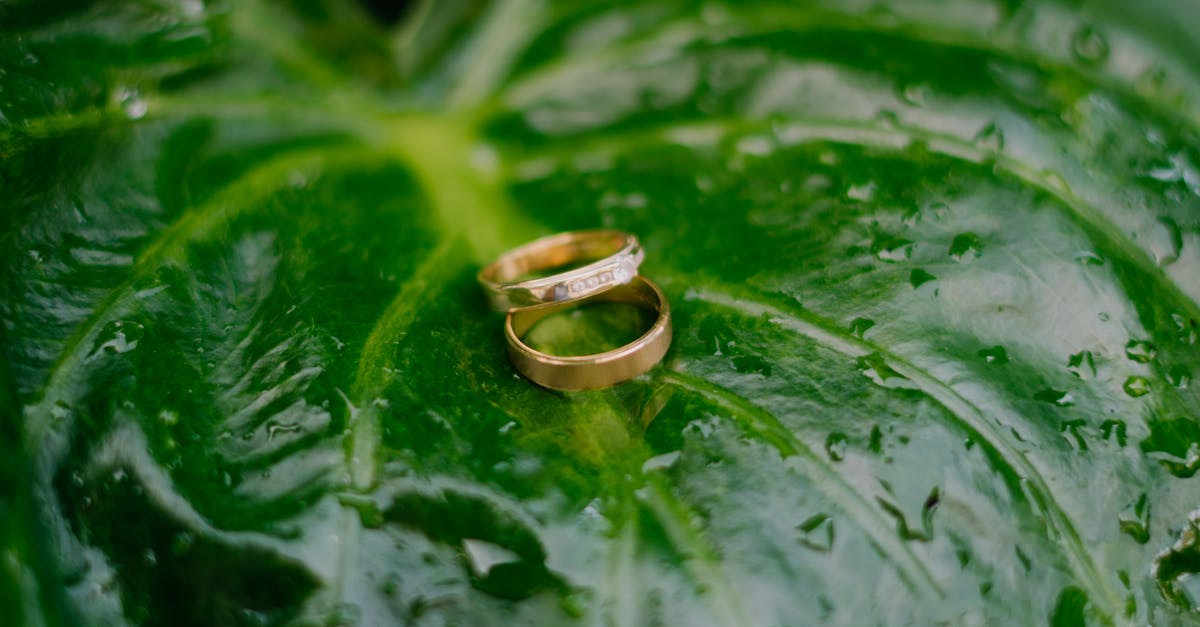 How to make fake rings not turn your finger green