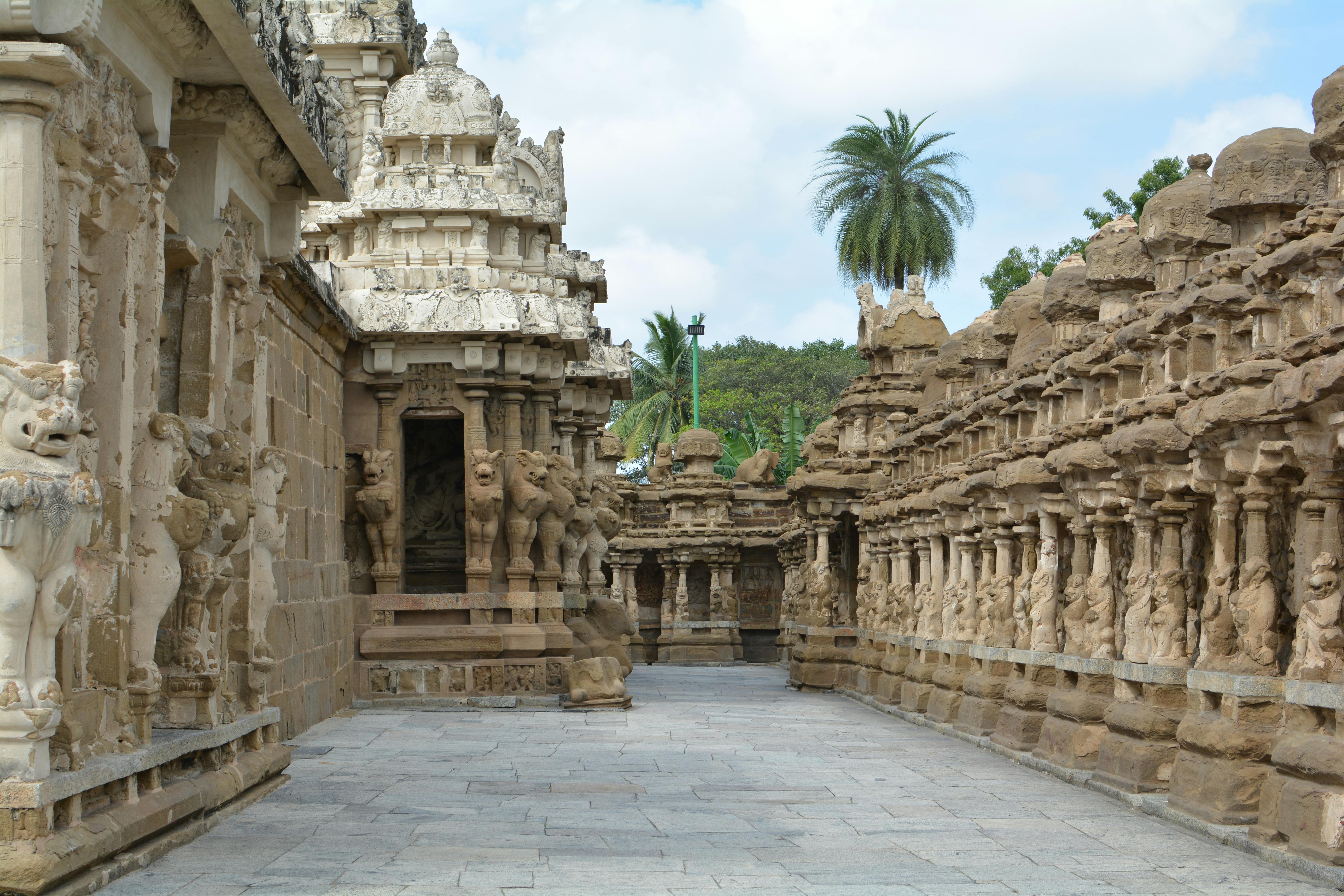 Monochrome Shot of Lingaraj Temple · Free Stock Photo Monochrome Shot of Lingaraj Temple · Free Stock Photo