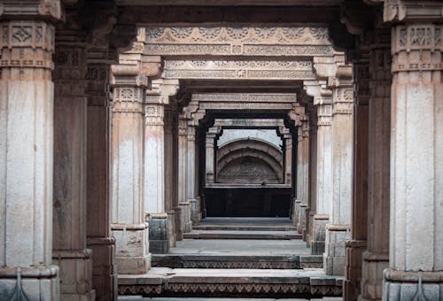 Foto profissional grátis de adalaj stepwell, arcadas, arquitetura