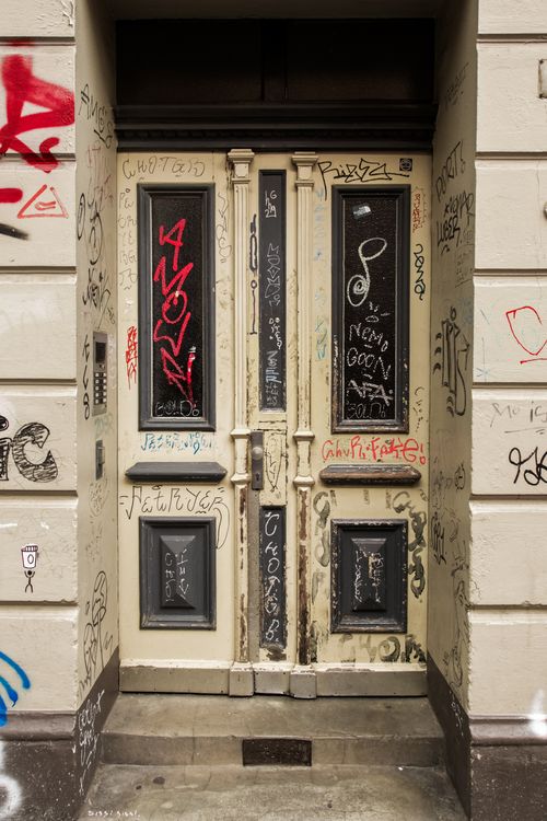 Free A detailed view of a graffiti-covered door in urban Hannover, showcasing street art and urban decay. Stock Photo