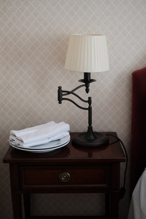 가구, 램프, 목조 테이블의 무료 스톡 사진