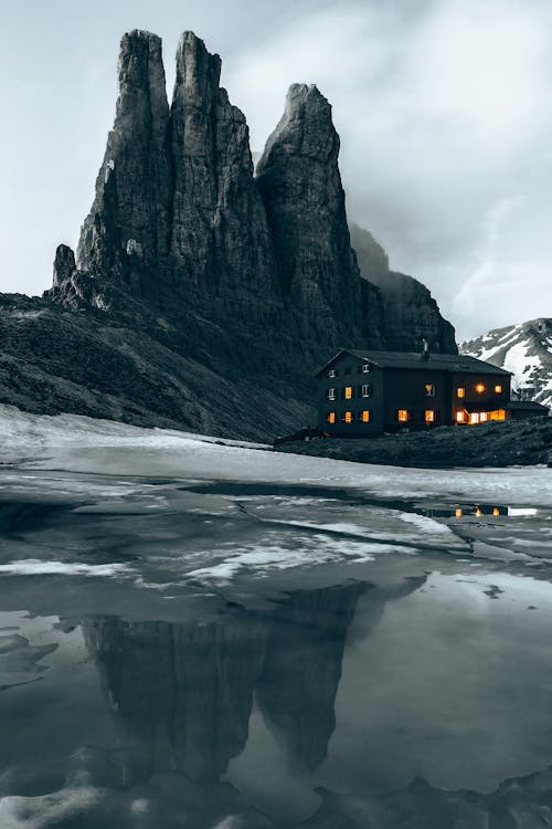 dağlar, dikey atış, dolomit dağları içeren Ücretsiz stok fotoğraf