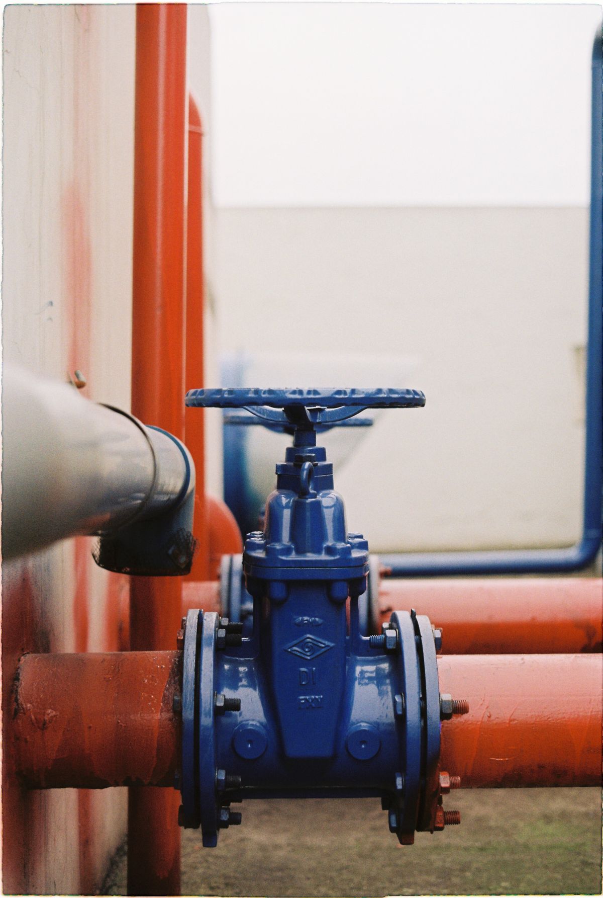 Válvulas industriales Bralto — foto de stock (Pexels)
