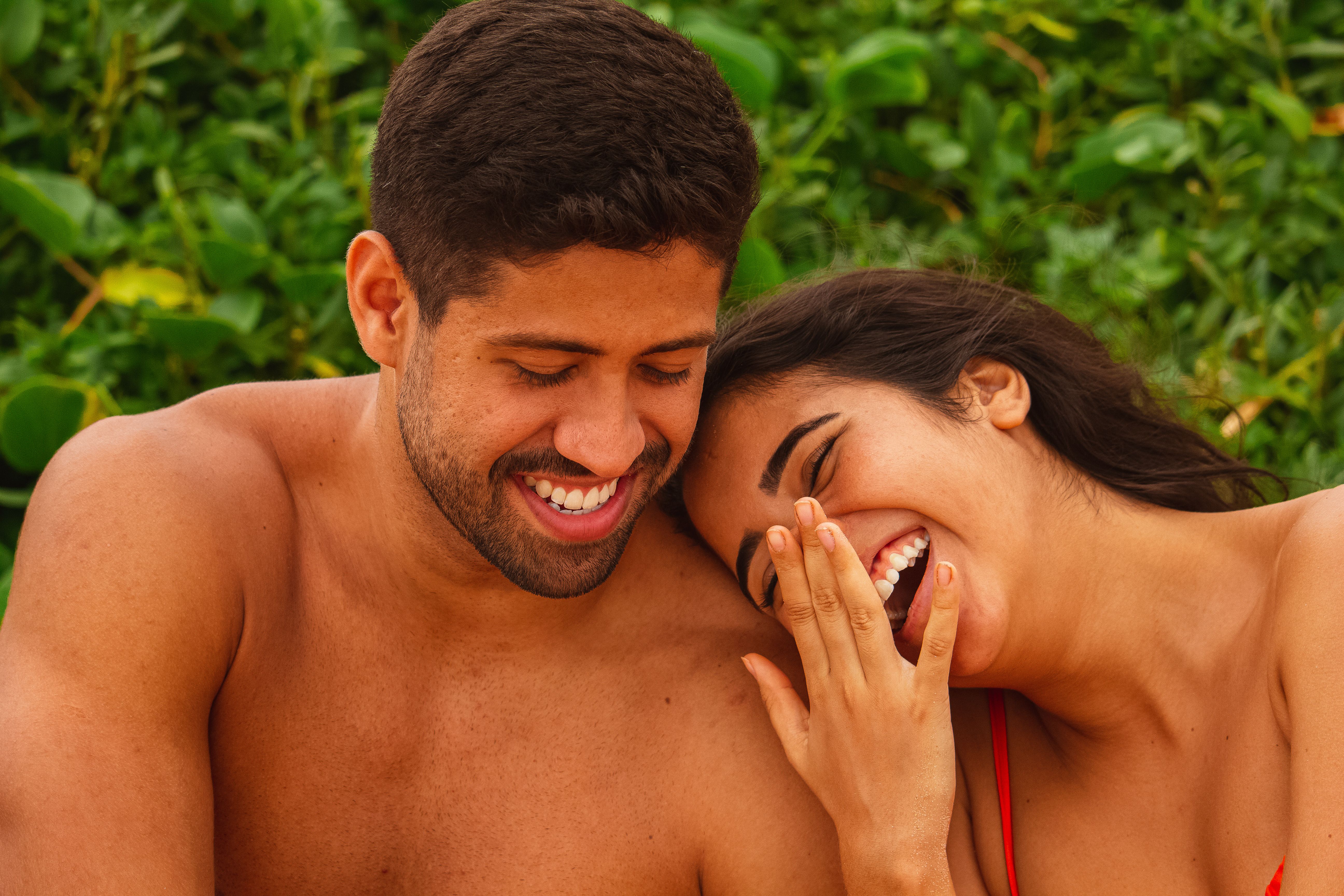 Online dating: starting a conversation on a niche platform