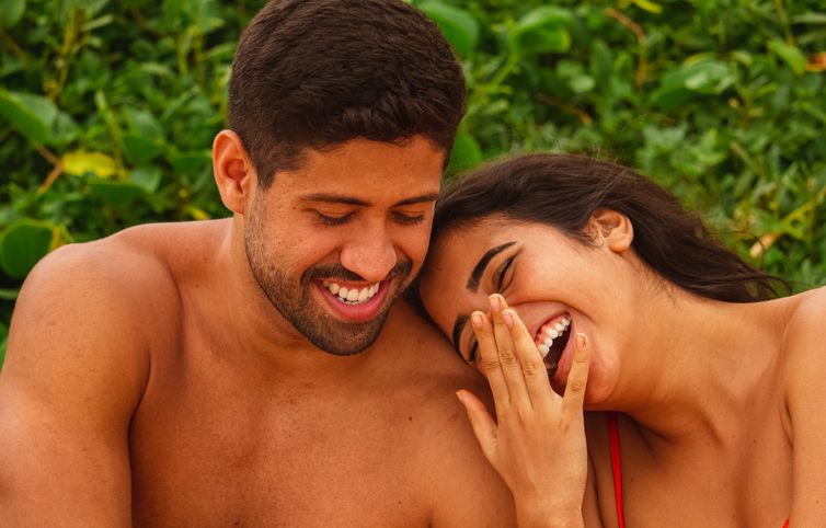 Online dating: starting a conversation on a niche platform
