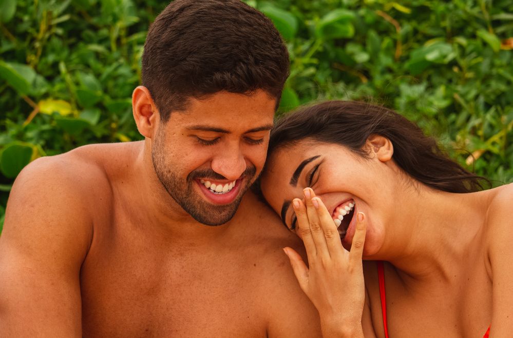 Online dating: starting a conversation on a niche platform