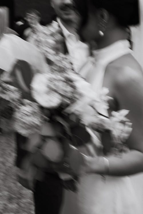 Základová fotografie zdarma na téma černobílý, rozmazaný, svatební fotografie