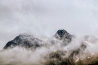 Montagne dans les nuages