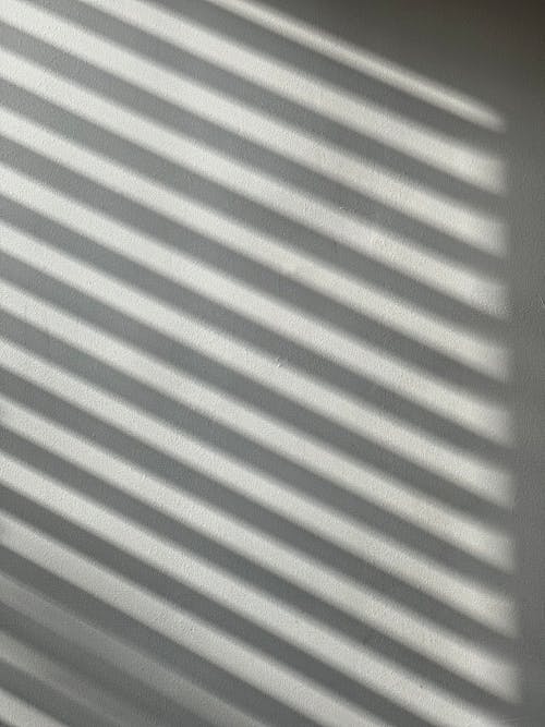 Immagine gratuita di bianco e nero, luce del sole, muro