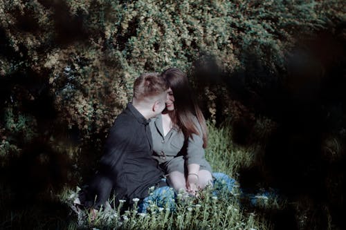 Darmowe zdjęcie z galerii z całowanie, kobieta, mężczyzna