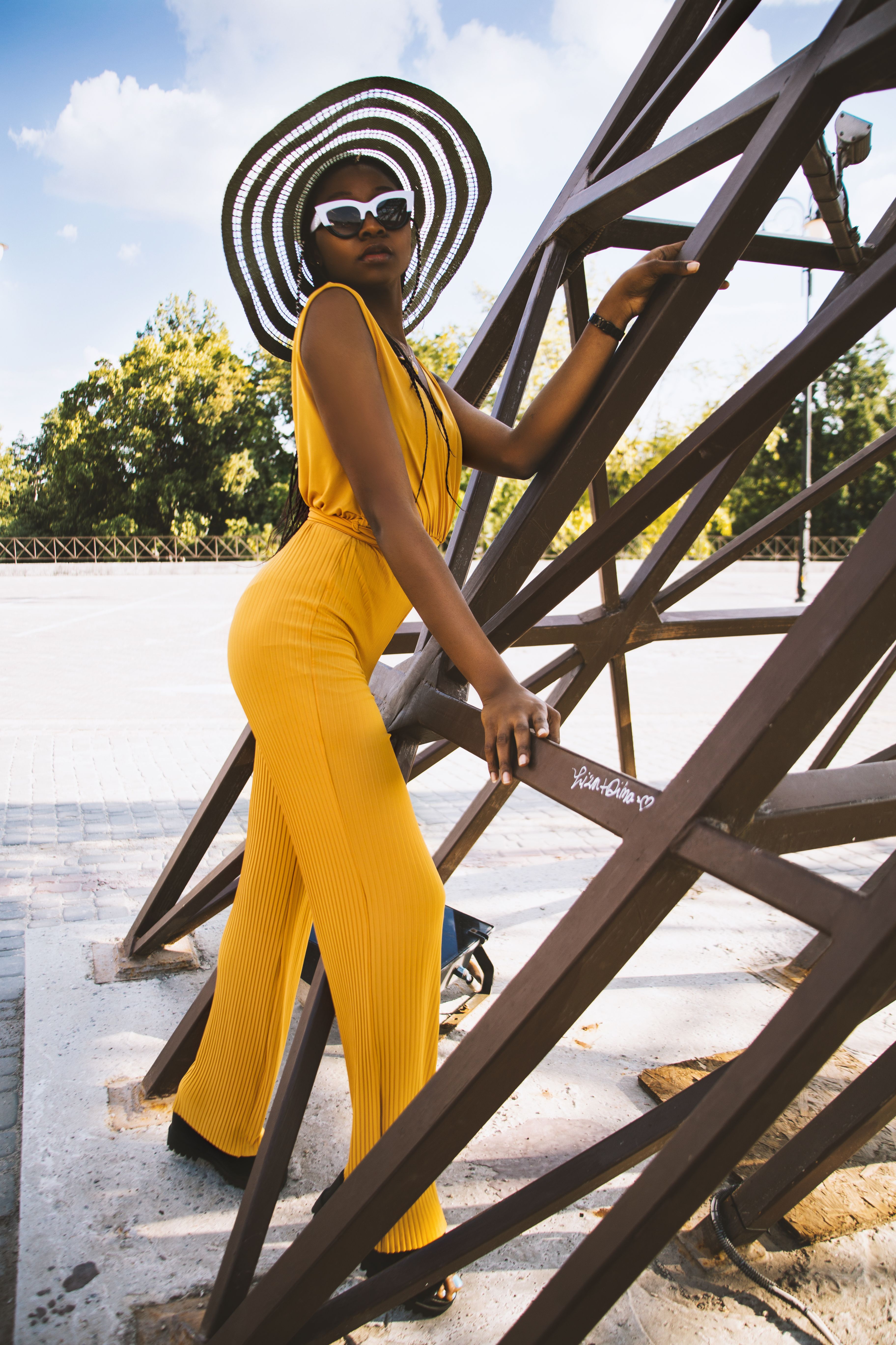 Women\u0026#39;s Yellow and Pink Floral Dress \u00b7 Free Stock Photo