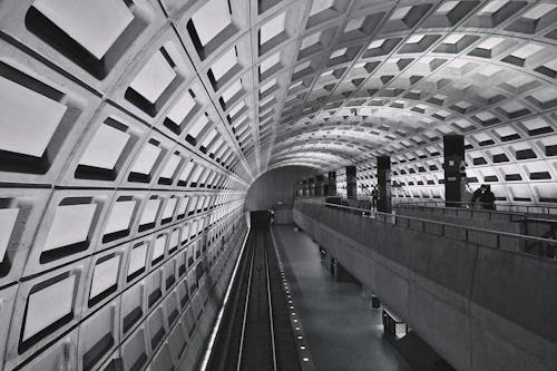 Darmowe zdjęcie z galerii z architektura, czarno-biały, metro