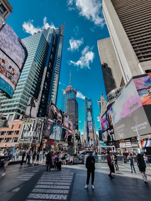 alışveriş yapmak, binalar, Broadway içeren Ücretsiz stok fotoğraf