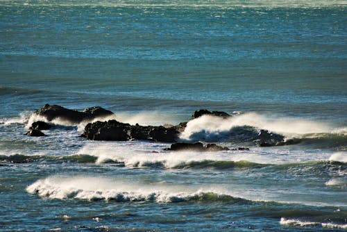 Ocean Waves Crashing on the Rocks