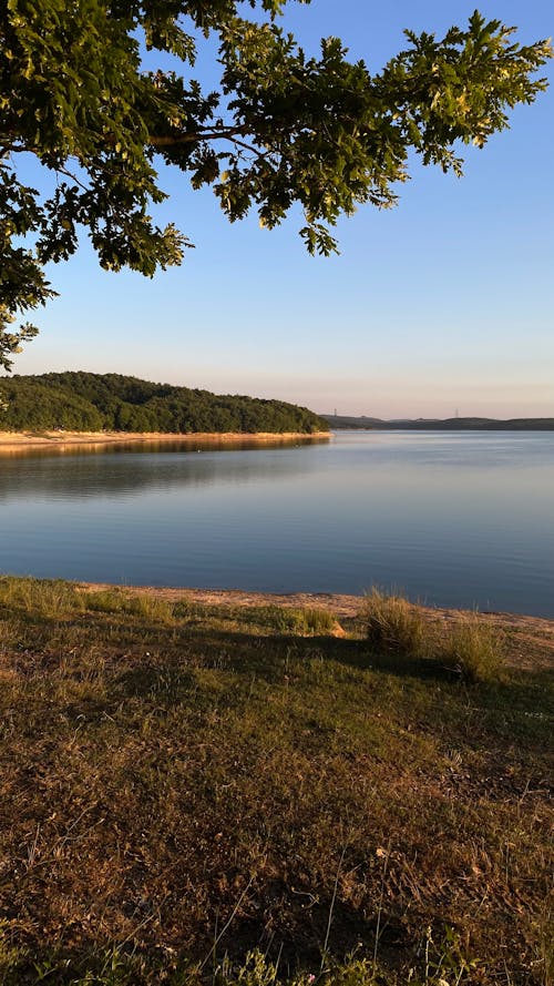 Kostnadsfri bild av blå himmel, klar himmel, lugnt vatten