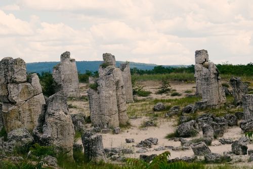 Free Discover awe-inspiring rock formations in a natural, scenic outdoor landscape, perfect for nature enthusiasts. Stock Photo
