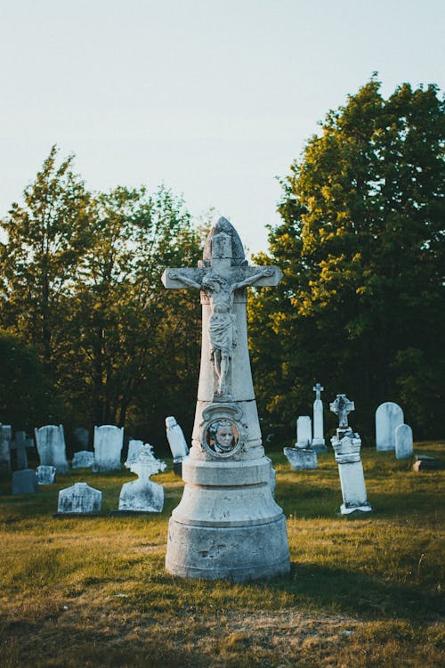 Free Gray Concrete Cross Statue on Cemetery  Stock Photo