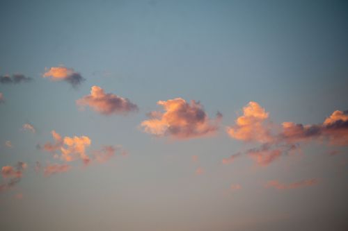 Free Tranquil scene of pink clouds against a blue sky during sunset, capturing serene beauty. Stock Photo
