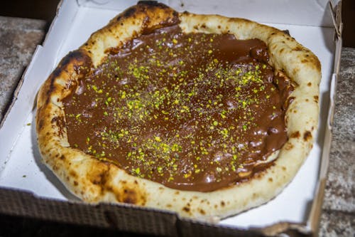 Pizza de Nutella na caixa de papelão