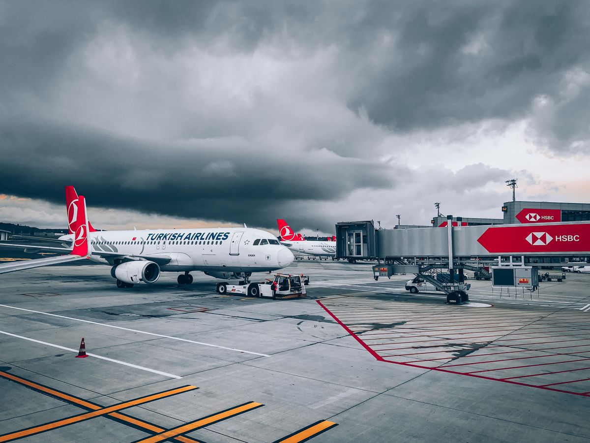 Multiple planes at busy airport - 24 7 airline phone number support desk