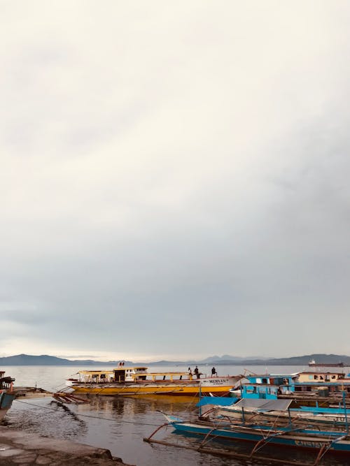 Foto profissional grátis de à beira-mar, Albay, barcos