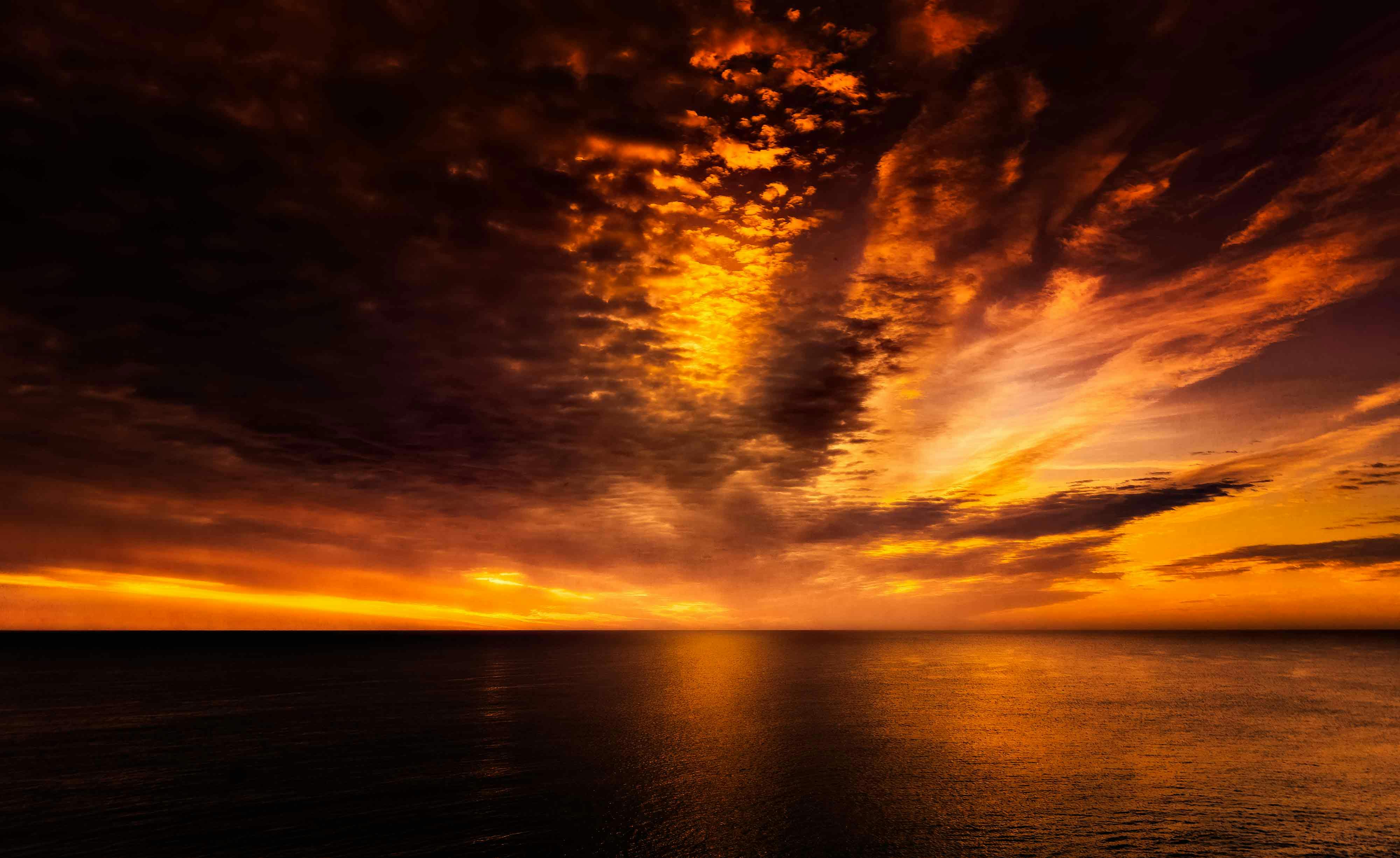 A View of the Sea During the Golden Hour · Free Stock Photo