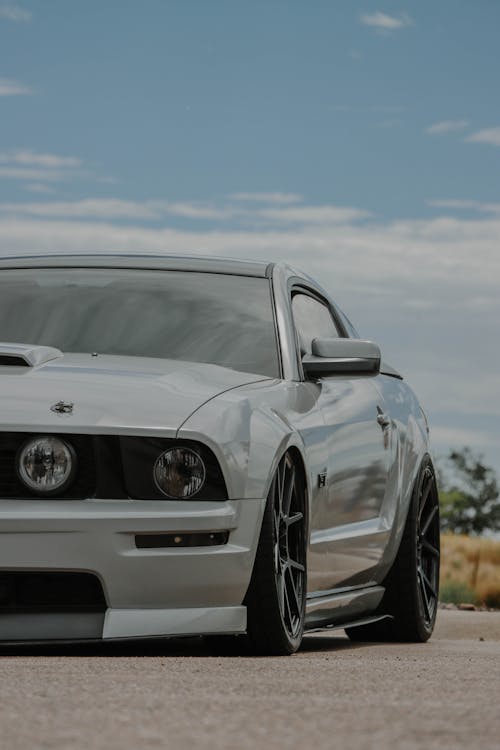 White Ford Mustang