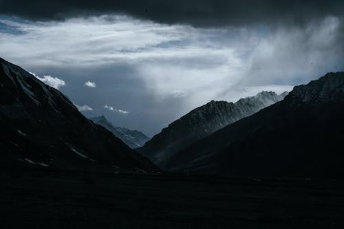 Darmowe zdjęcie z galerii z cele podróży, czarno-biały, góry
