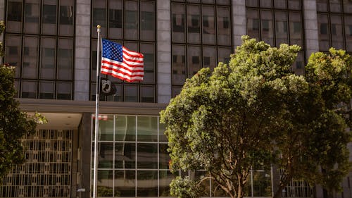 Ilmainen kuvapankkikuva tunnisteilla amerikan lippu, arkkitehtuuri, julkisivu Kuvapankkikuva