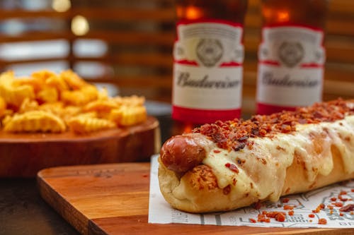 Darmowe zdjęcie z galerii z butelki piwa, fast food, hot-dog