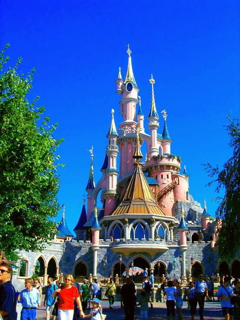 ¡Locura Disney! Noche VIP + Entrada al parque para 2 personas en Disneyland París