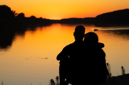 Kostenloses Stock Foto zu dramatisch, fluss, goldene stunde