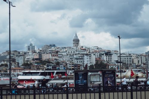 Free Scenic view of Istanbul's iconic Galata Tower and vibrant cityscape along the Bosphorus. Stock Photo