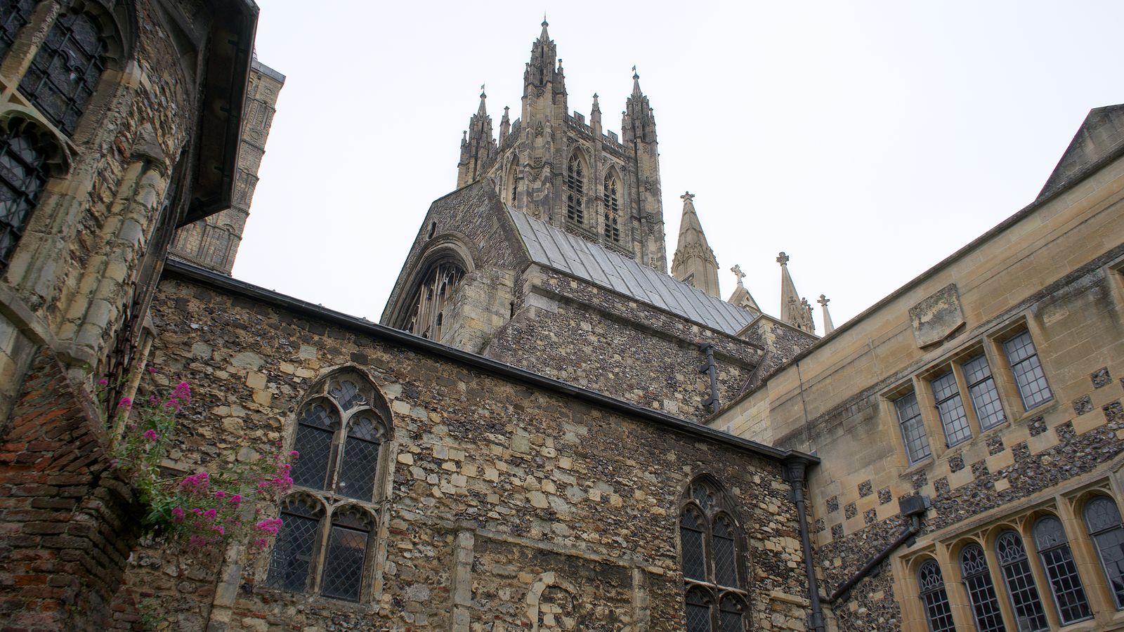 Hen party cocktail masterclass in Canterbury