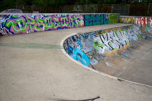 бесплатная Бесплатное стоковое фото с граффити, пустой, скейт-парк Стоковое фото