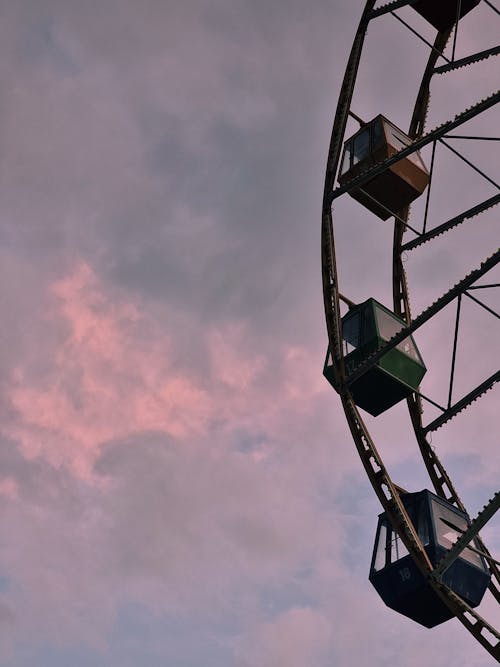 Fotobanka s bezplatnými fotkami na tému ruské koleso, sivá obloha, zábavná jazda