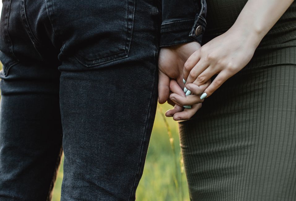 Online dating: starting a conversation on a niche platform