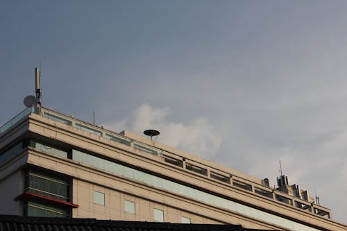 Fotobanka s bezplatnými fotkami na tému budova, jasná obloha, podhľad
